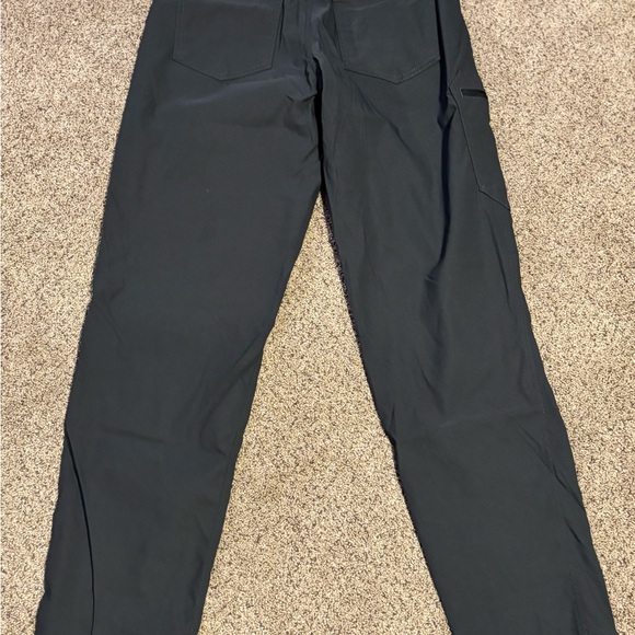 Eddie Bauer Men's Dark Gray Cargo Pants - Picture 6 of 7